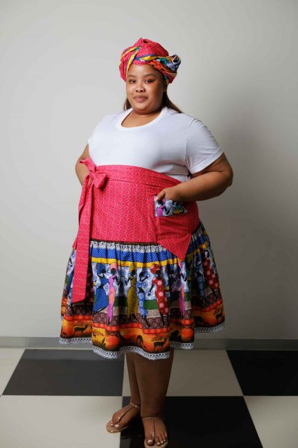 Wrap around pink pinafore skirt and doek